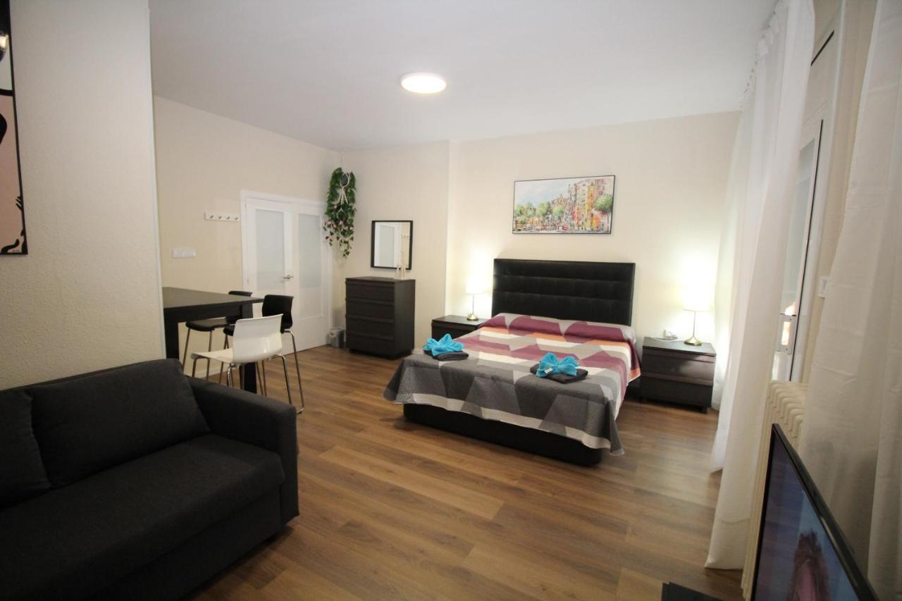 Urgel Habitaciones Barcelona Kültér fotó